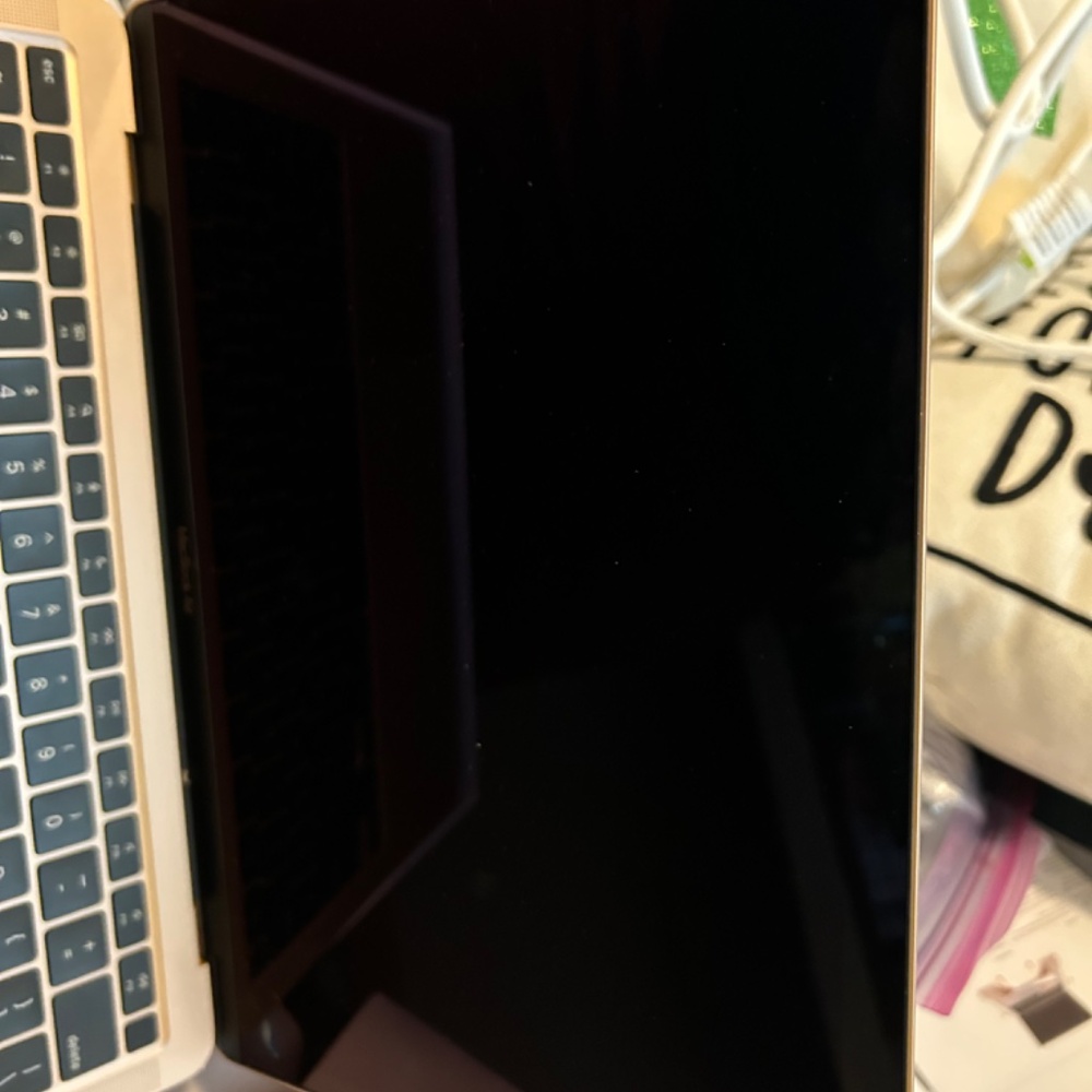 MacBook Air - Picture 3 of 8